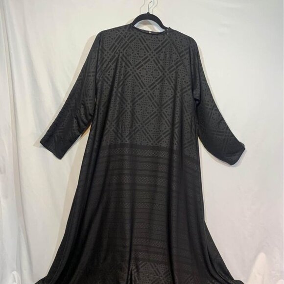 Woman’s high neck flowy black abaya dress. Unique pattern. Unique zipper design. - Picture 7 of 10